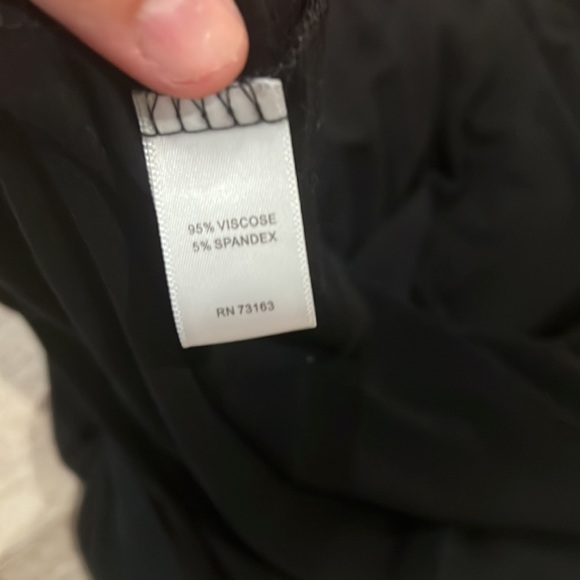 Great black and white top with peekaboo shoulders - Picture 5 of 5